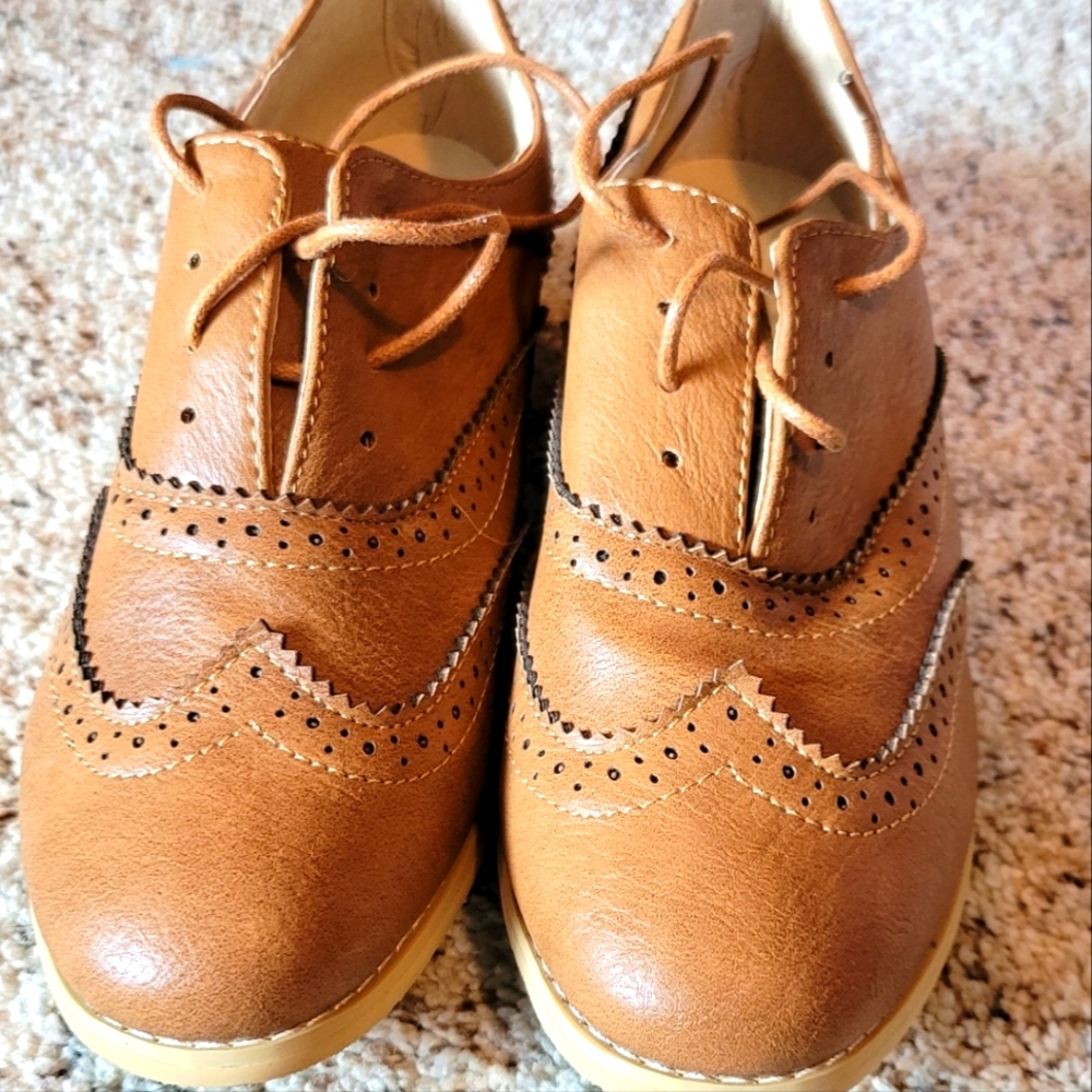 Womens Oxford style shoe